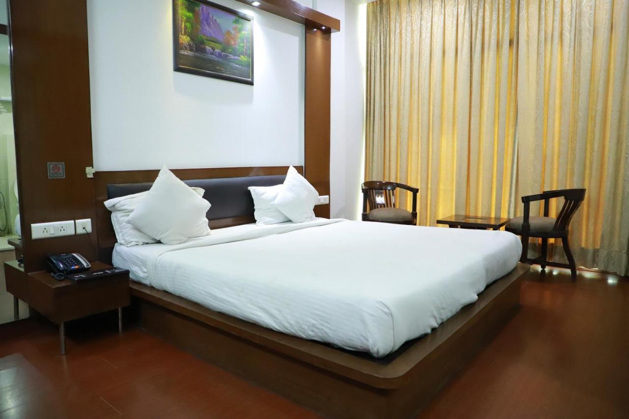 Hotel Parth Inn ガーズィヤーバード エクステリア 写真