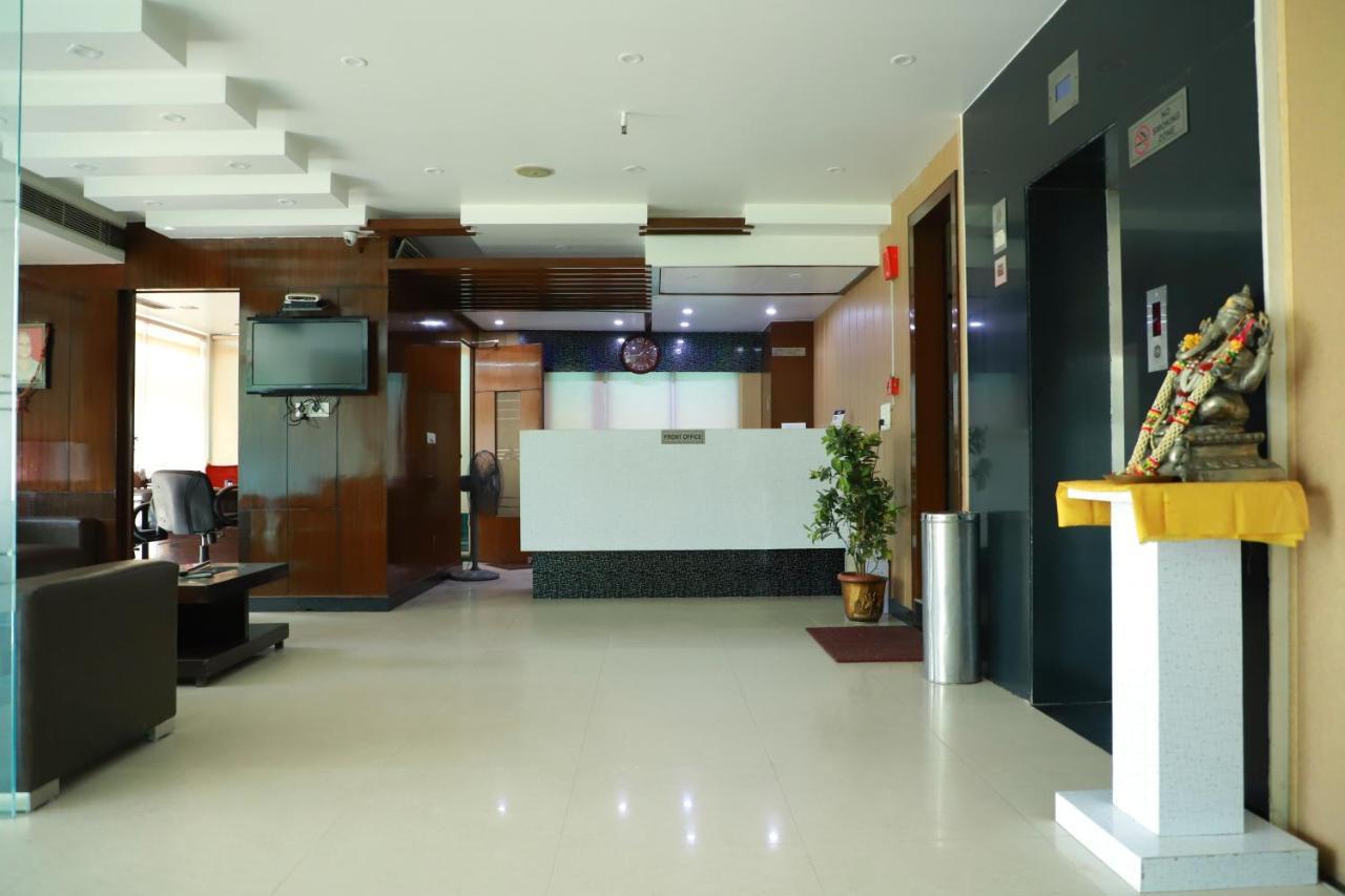 Hotel Parth Inn ガーズィヤーバード エクステリア 写真