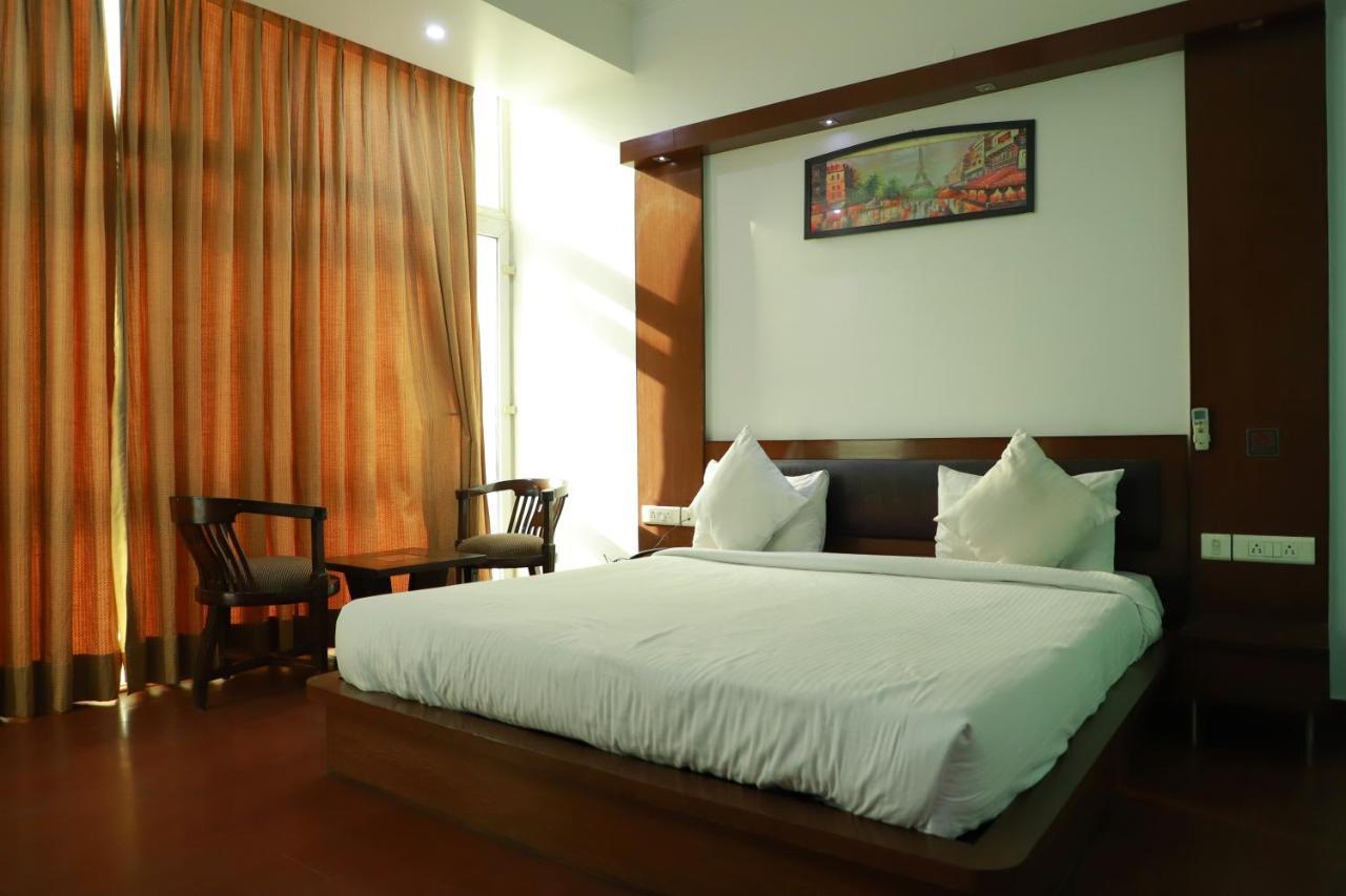 Hotel Parth Inn ガーズィヤーバード エクステリア 写真