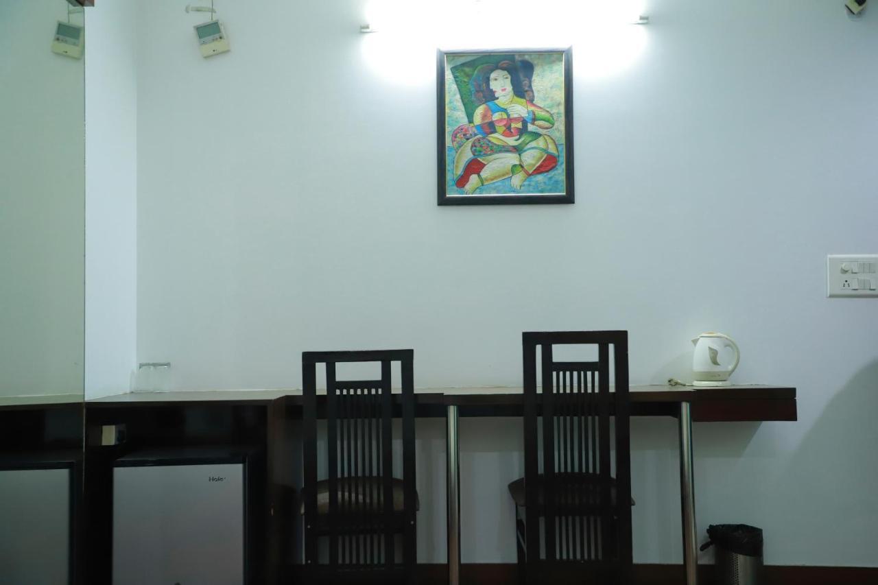 Hotel Parth Inn ガーズィヤーバード エクステリア 写真