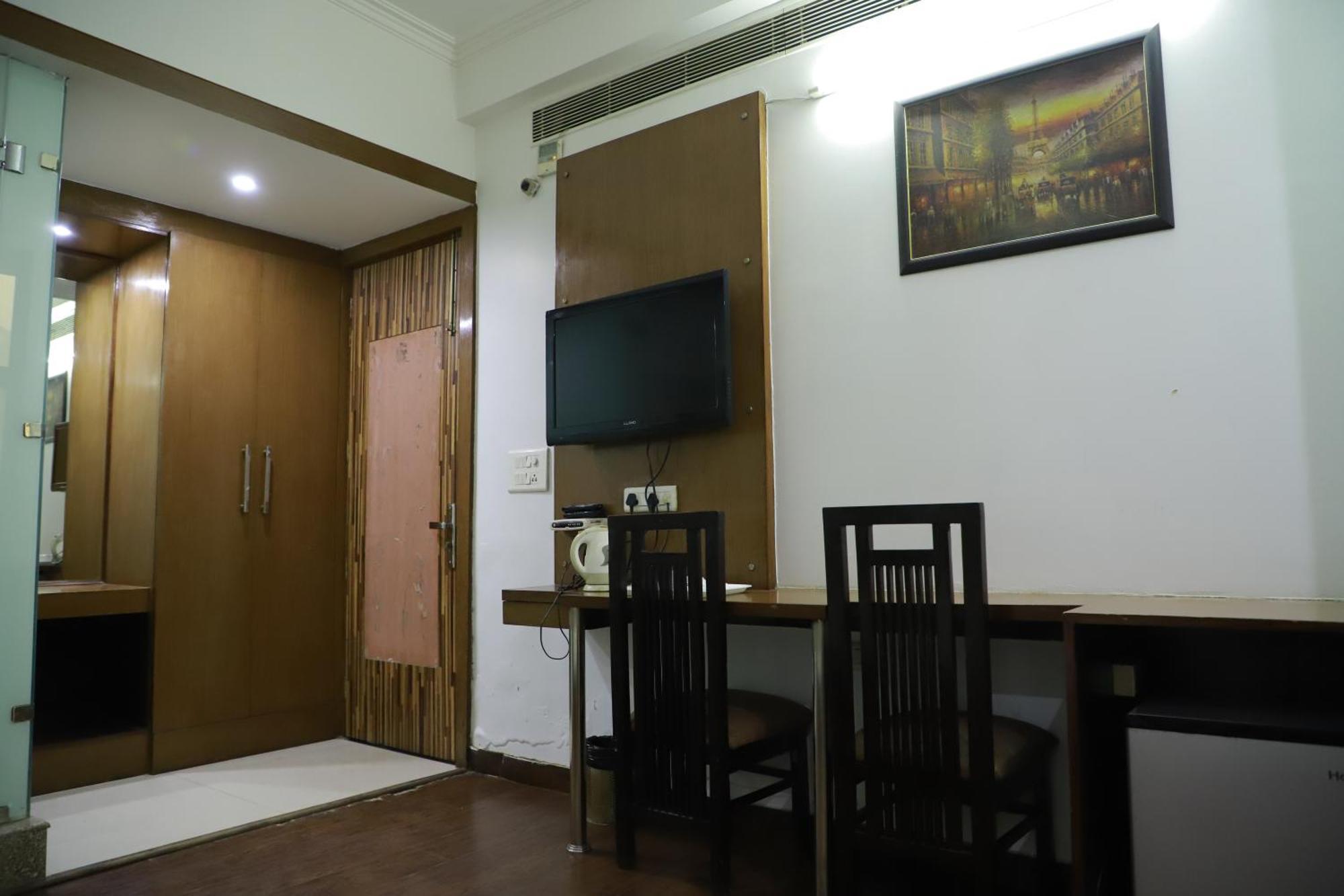 Hotel Parth Inn ガーズィヤーバード エクステリア 写真