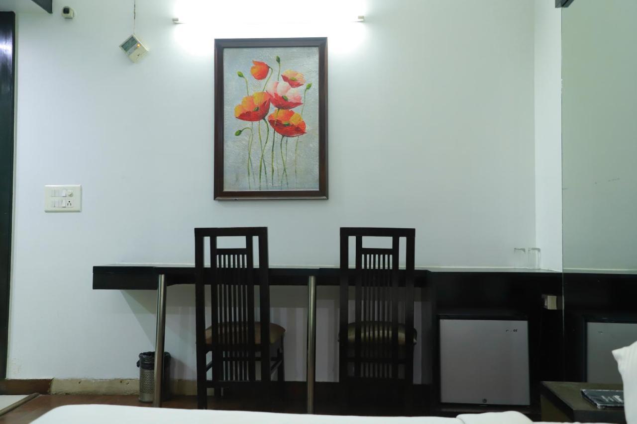 Hotel Parth Inn ガーズィヤーバード エクステリア 写真