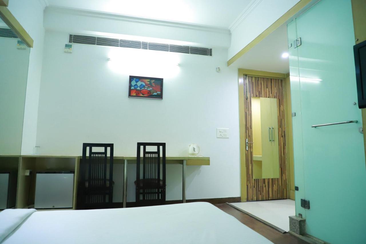 Hotel Parth Inn ガーズィヤーバード エクステリア 写真