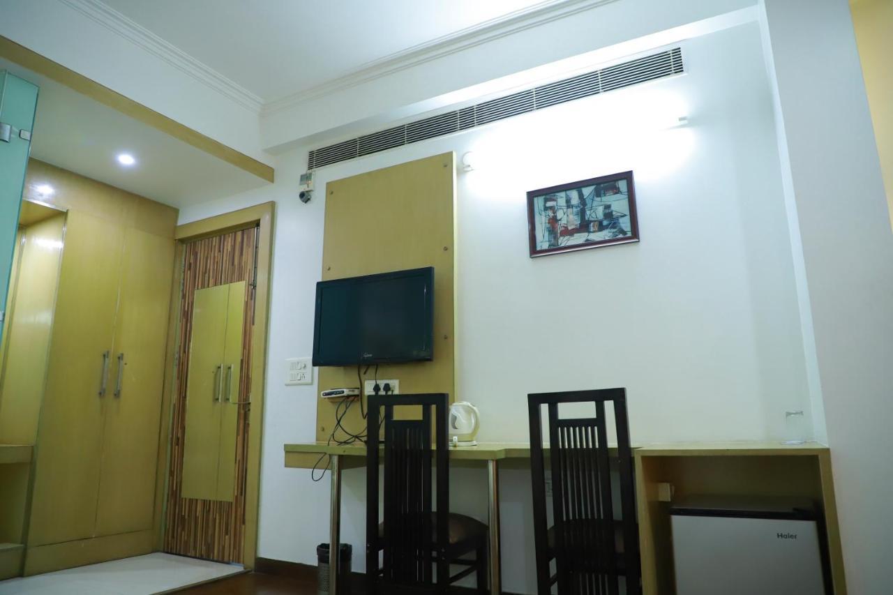 Hotel Parth Inn ガーズィヤーバード エクステリア 写真